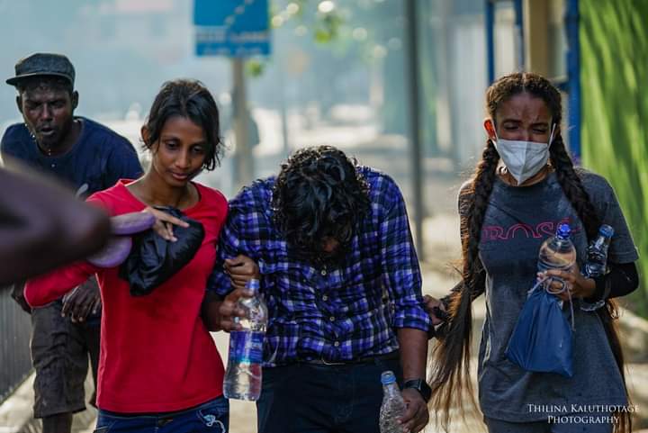 University girls in the protest, Sri Lanka 